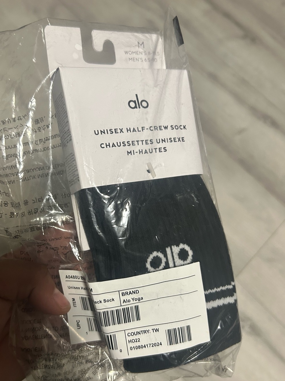 ALO Yoga Black & White Unisex Half-Crew Athletic Socks